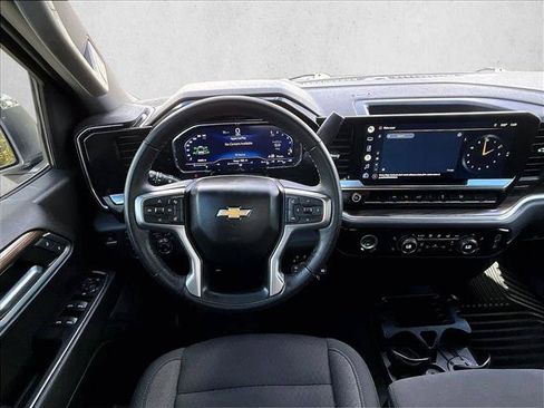 Used 2022 Chevrolet Silverado 1500 LT AWD/4WD image 7