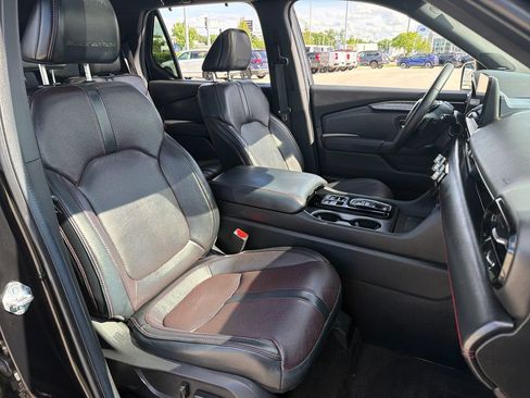 Used 2025 Honda Pilot Black Edition image 30