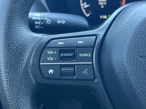 Certified 2025 Honda HR-V LX image 9