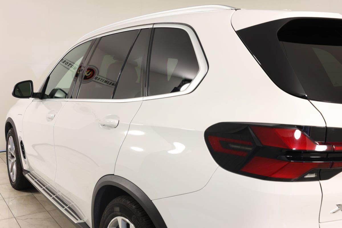 Used 2025 BMW X5 xDrive50e AWD/4WD image 48