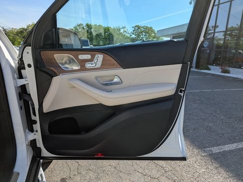 Used 2022 Mercedes-Benz GLS 450 4MATIC image 32