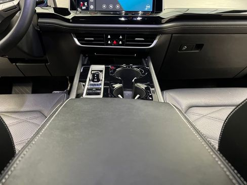 Used 2024 Volkswagen Atlas Cross Sport SE image 37