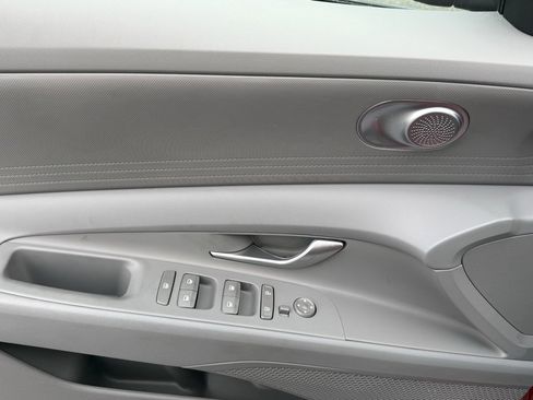 Certified 2025 Hyundai Elantra SE image 26