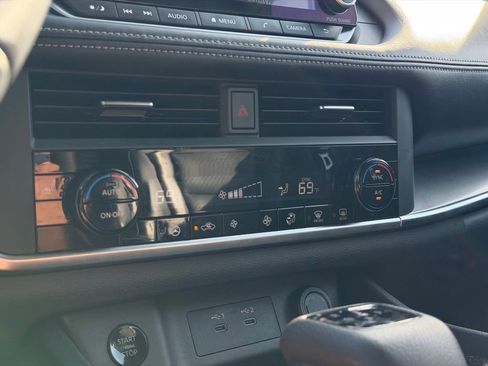 Used 2024 Nissan Rogue SV w/ SV Premium Package image 24