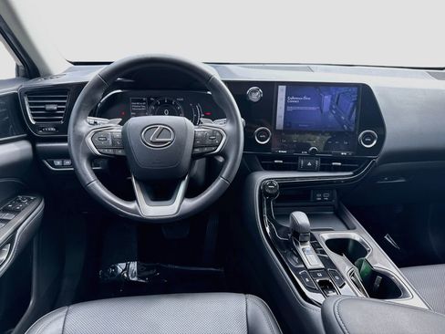 Used 2024 Lexus NX 250 FWD w/ Towing Package (2000 Lbs) image 18
