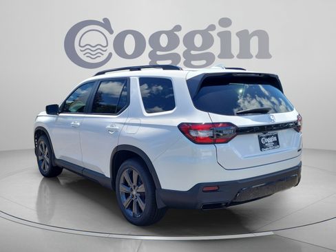 New 2026 Honda Pilot Sport image 3