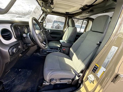 New 2026 Jeep Gladiator Sport image 21