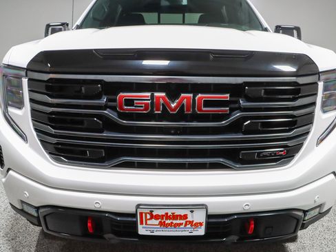 Used 2025 GMC Sierra 1500 AT4 w/ AT4 Preferred Package AWD/4WD image 5