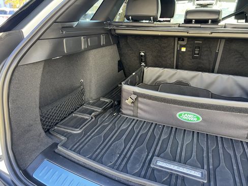 Certified 2024 Land Rover Range Rover Velar Dynamic SE image 37