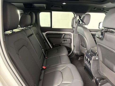 New 2026 Land Rover Defender 110 X-Dynamic SE image 30