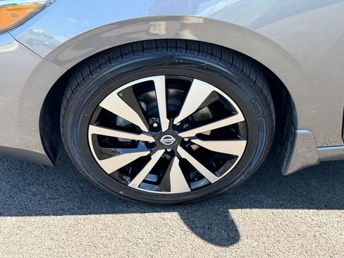 Used 2022 Nissan Sentra SV w/ SV Premium Package FWD image 18