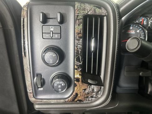 Used 2017 Chevrolet Silverado 1500 LTZ Z71 w/ Realtree Edition AWD/4WD image 20