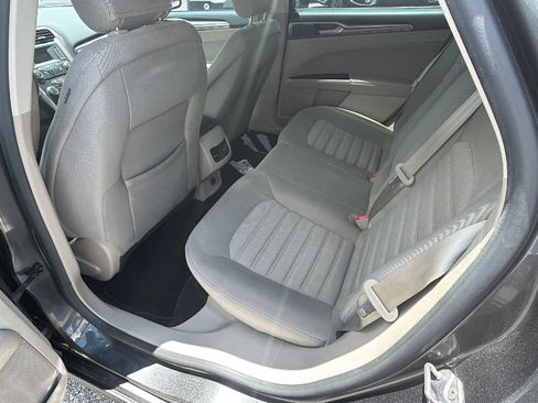 Used 2017 Ford Fusion SE FWD image 25