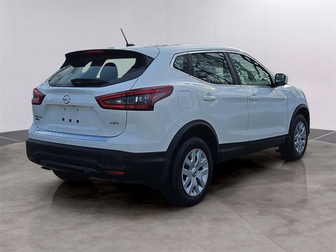 Used 2020 Nissan Rogue Sport S image 4