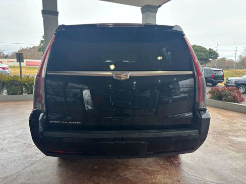 Used 2017 Cadillac Escalade ESV Luxury image 5