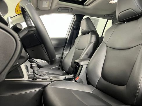 Used 2024 Toyota Corolla Cross XLE w/ Convenience Package AWD/4WD image 14