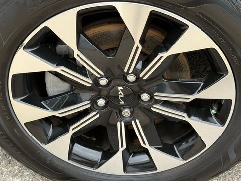 Used 2024 Kia Carnival EX FWD image 49