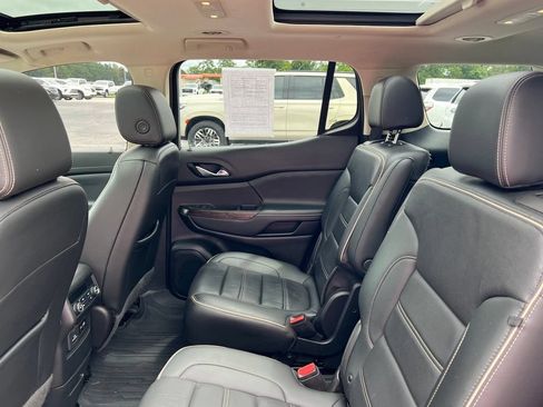 Used 2021 GMC Acadia Denali w/ Denali Technology Package FWD image 9