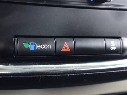 Used 2019 Dodge Grand Caravan SE w/ UConnect Hands-Free Group image 20