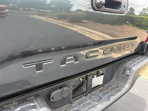 Used 2020 Toyota Tacoma SR AWD/4WD image 9