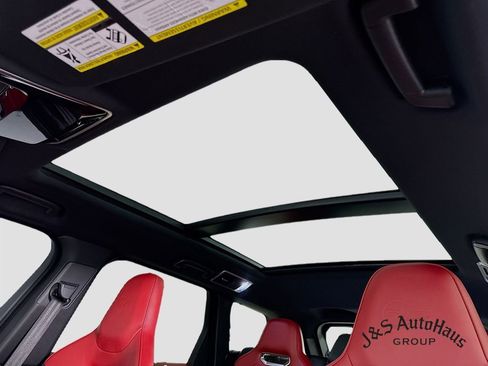 Used 2022 Land Rover Range Rover Sport SVR image 16