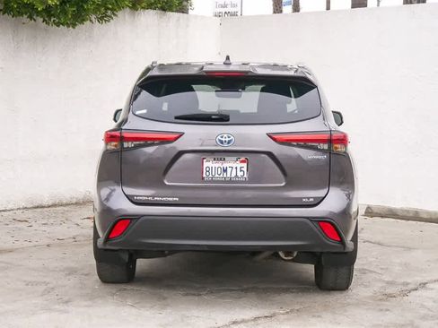 Used 2021 Toyota Highlander XLE image 8