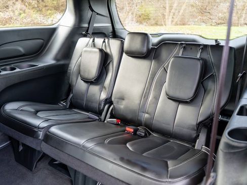 Used 2023 Chrysler Pacifica Touring-L w/ S Appearance Package image 14