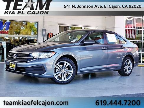 Used 2024 Volkswagen Jetta SE FWD image 2