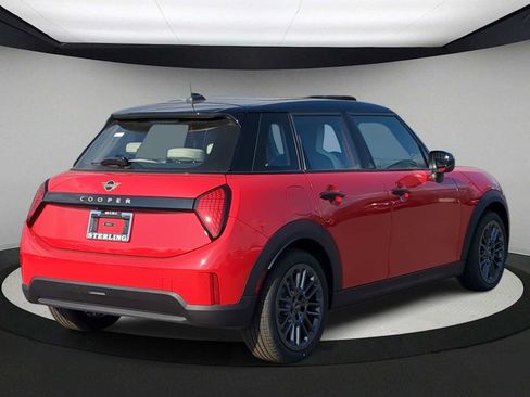 Used 2026 MINI Cooper 4-Door Hardtop FWD image 8