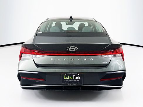 Used 2025 Hyundai Elantra Limited image 7