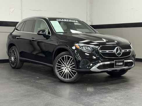 Used 2026 Mercedes-Benz GLC 300 image 2