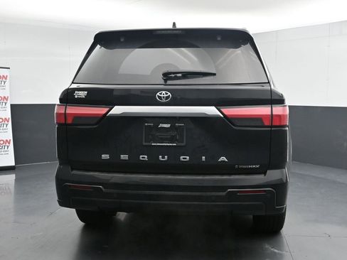 Used 2025 Toyota Sequoia Capstone image 8