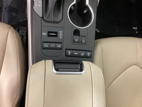 Used 2022 Toyota Highlander XLE AWD/4WD image 20