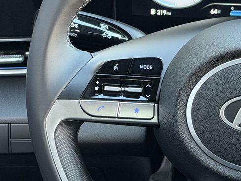 Certified 2025 Hyundai Elantra SEL FWD image 15