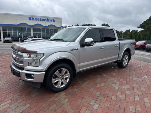 Used 2017 Ford F150 Platinum w/ Equipment Group 701A Luxury AWD/4WD image 4