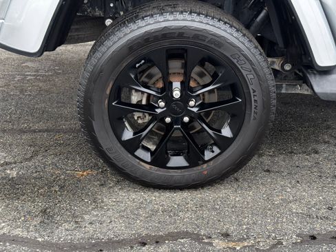 Used 2022 Jeep Gladiator Overland image 9