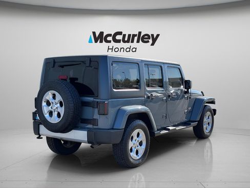 Used 2015 Jeep Wrangler Unlimited Sahara w/ Connectivity Group AWD/4WD image 3