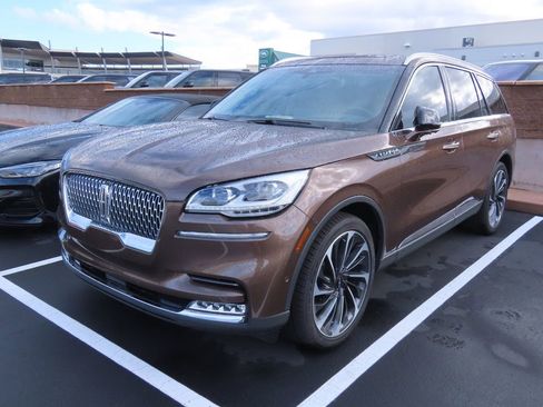 Used 2022 Lincoln Aviator Reserve w/ Equipment Group 201A image 2