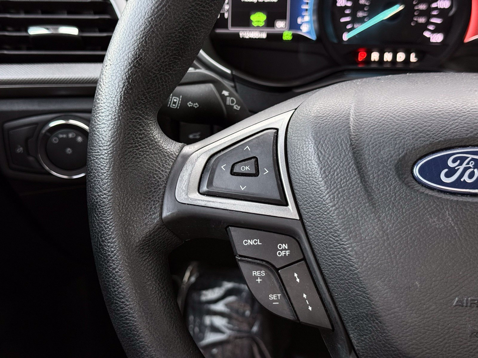 Used 2019 Ford Fusion SE FWD image 25