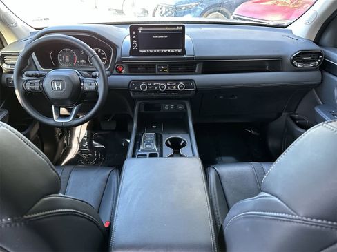 Used 2023 Honda Pilot Touring image 9