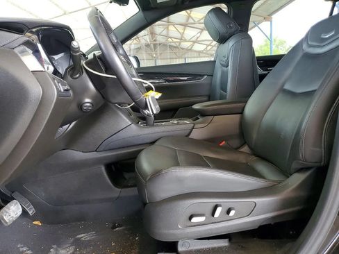 Used 2022 Cadillac XT6 Premium Luxury w/ Technology Package FWD image 7