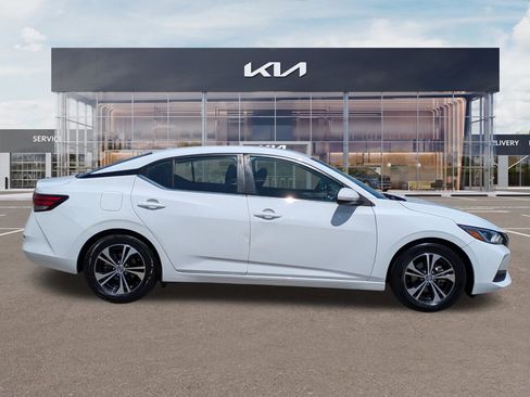 Used 2022 Nissan Sentra SV FWD image 3