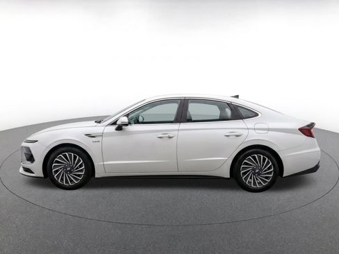 Used 2025 Hyundai Sonata SEL FWD image 4