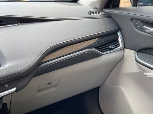 Certified 2021 Cadillac XT4 Premium Luxury w/ Enhanced Visibility Package AWD/4WD image 25