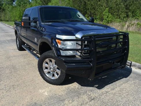 Used 2016 Ford F250 Lariat w/ Lariat Interior Package image 6