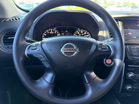 Used 2020 Nissan Pathfinder S FWD image 15