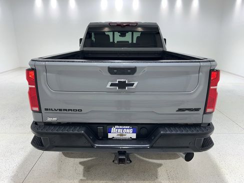 Used 2024 Chevrolet Silverado 2500 ZR2 w/ Technology Package image 4