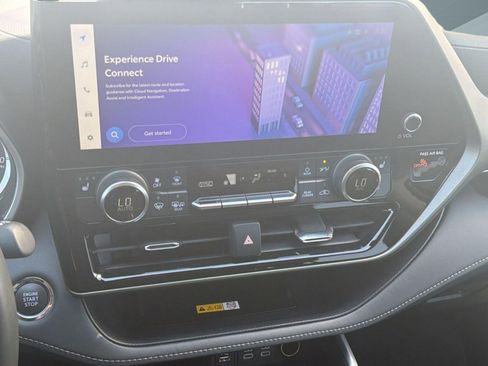 Used 2023 Toyota Highlander XLE image 22