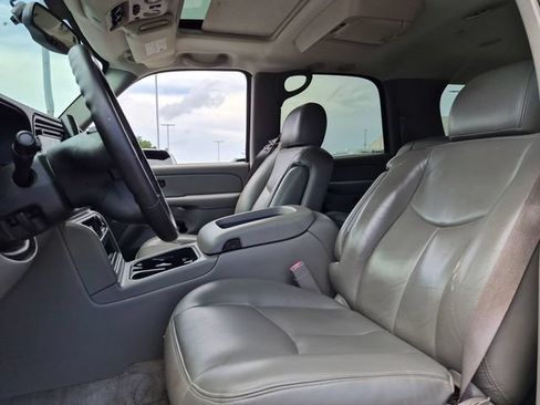 Used 2005 Chevrolet Tahoe Z71 w/ Preferred Equipment Group AWD/4WD image 14