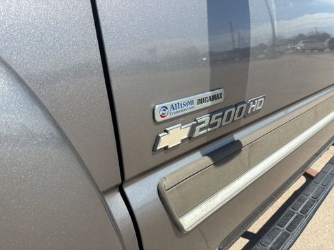 Used 2006 Chevrolet Silverado 2500 LT w/ Heavy-Duty Power Package AWD/4WD image 12
